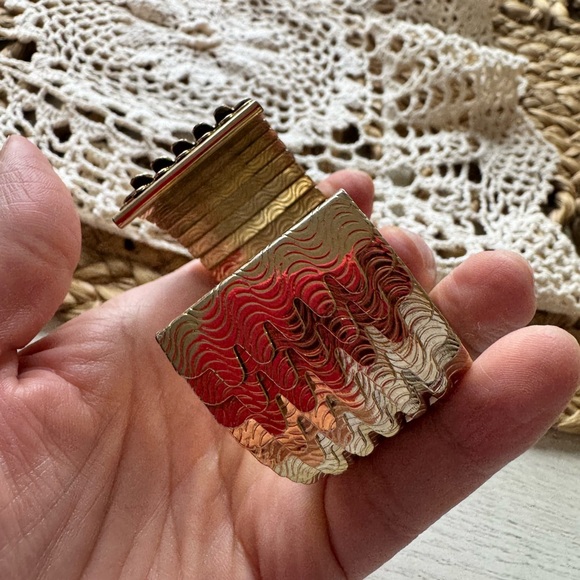 GOLD CUFF - Picture 12 of 12